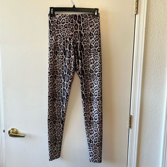 Onzie Pants - Onzie Flow Leggings Size XS Gently used Leopard Print